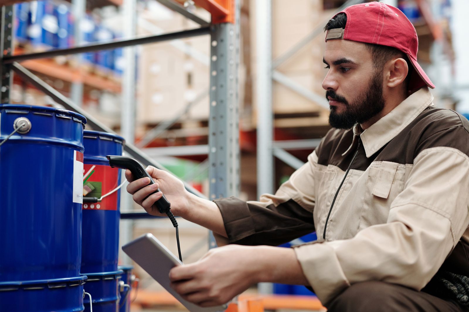 Worker using a handheld analyser